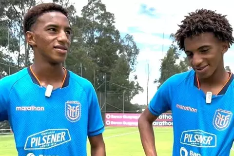 موهبتان من مصنع النجوم.. أرسنال يقترب من ضم توأم إكوادوري